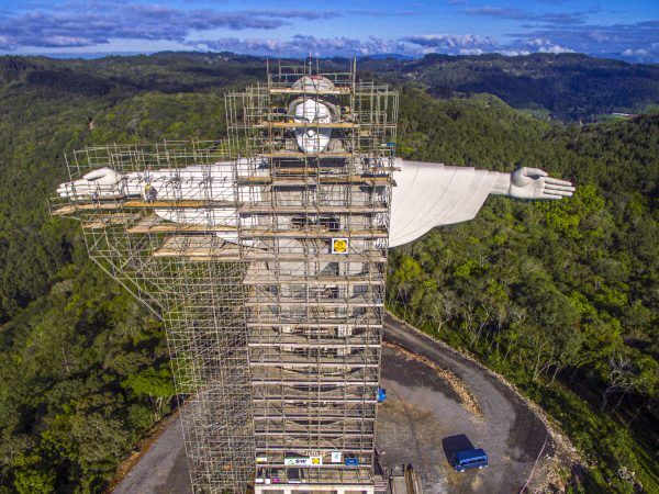 Muito além do Cristo para oferecer