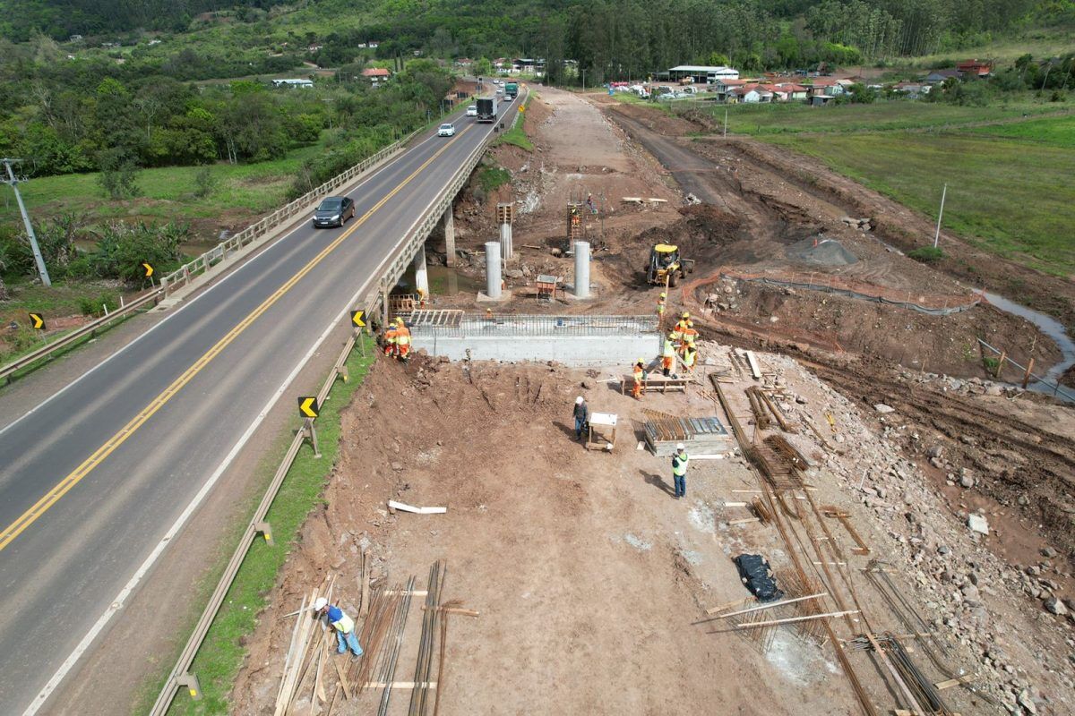 Construções de pontes avançam na BR-386