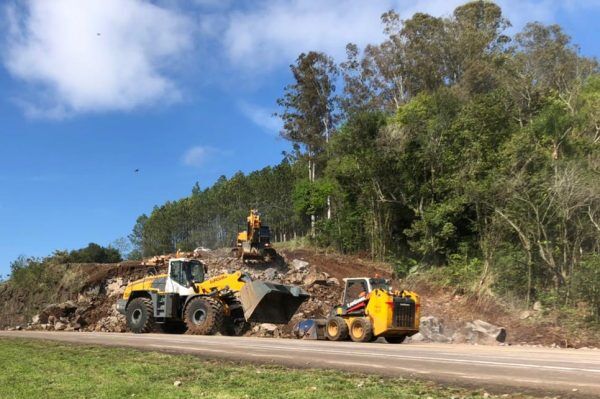 Detonações interrompem trânsito nesta segunda-feira