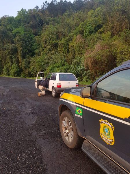 PRF prende homem com carro furtado em Pouso Novo