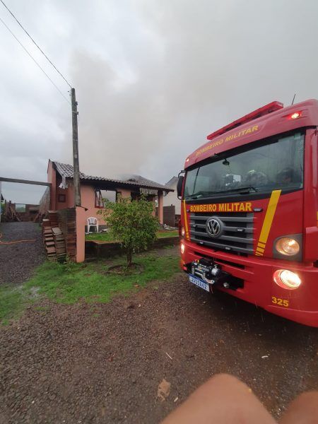 Incêndio consome residência no bairro São Caetano
