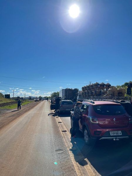 Manifestantes bloqueiam RSC-453 em Venâncio Aires