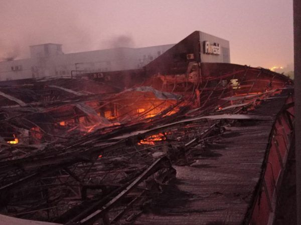 Incêndio atinge pavilhão da Florestal Alimentos