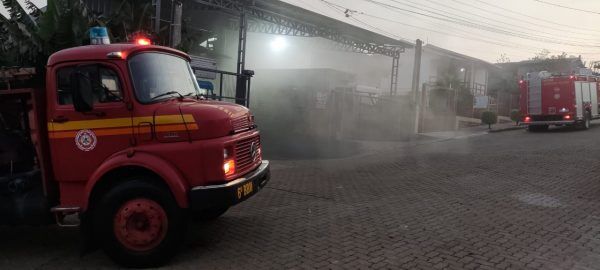 Bombeiros são chamados para averiguar fumaça e descobrem se tratar de dedetização