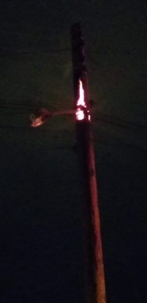 Incêndio danifica poste de luz no bairro Santo Antônio