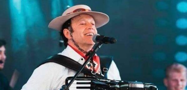 Vocalista da banda Garotos de Ouro morre em acidente em Santa Catarina