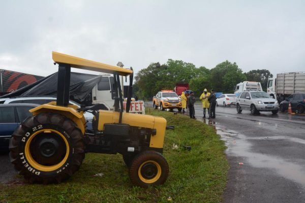 Caminhoneiros protestam na RSC-453