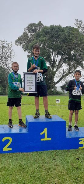 Atletas do Colégio Teutônia trazem medalhas de Ivoti