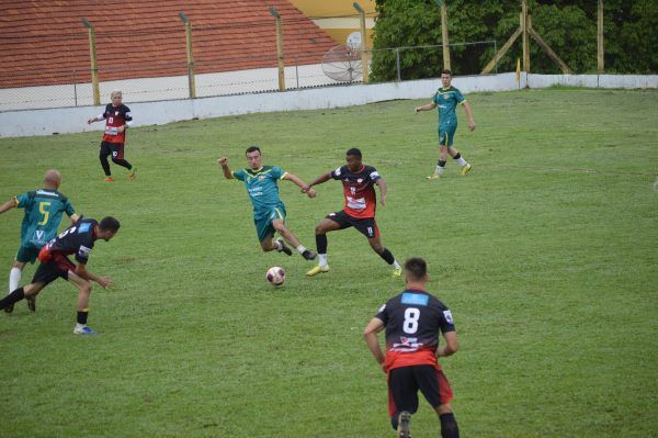 Triunfo do Estudiantes embola o campeonato