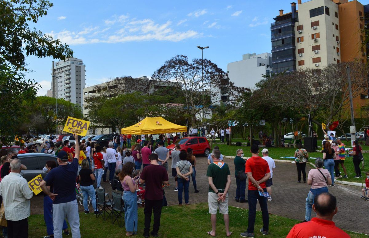 Ato contra Bolsonaro reúne manifestantes no Parque dos Dick