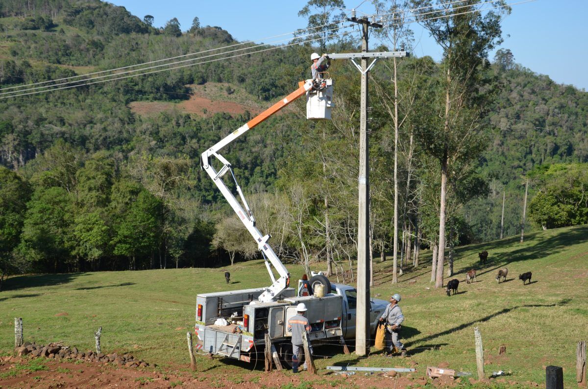 Programa amplia redes elétricas e incentiva o setor produtivo