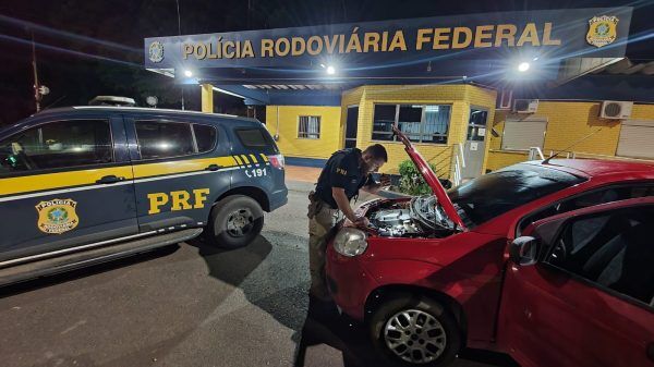 PRF prende casal com carro clonado em Lajeado