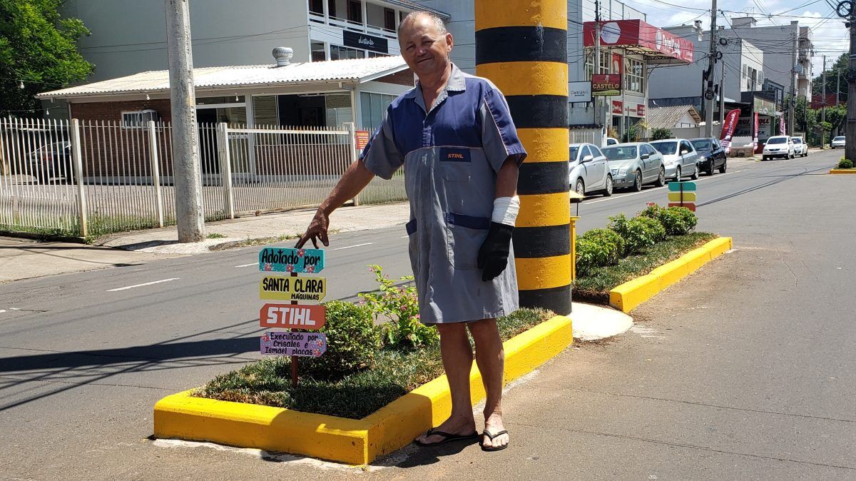 Iniciativa de empresários embeleza avenida