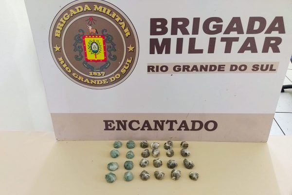 Dois jovens são presos arremessando drogas para o interior do presídio de Encantado