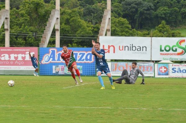 Lajeadense emite nota de repúdio à arbitragem