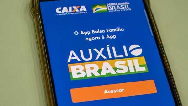 Caixa paga Auxílio Brasil a cadastrados com NIS final 8