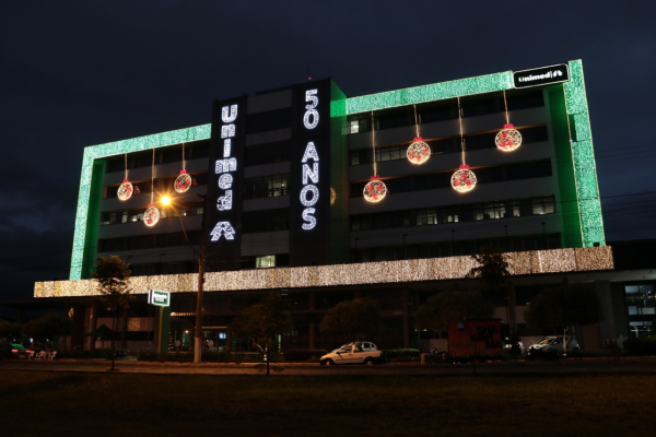 Unimed VTRP ganha show de luzes para celebrar Natal e aniversário