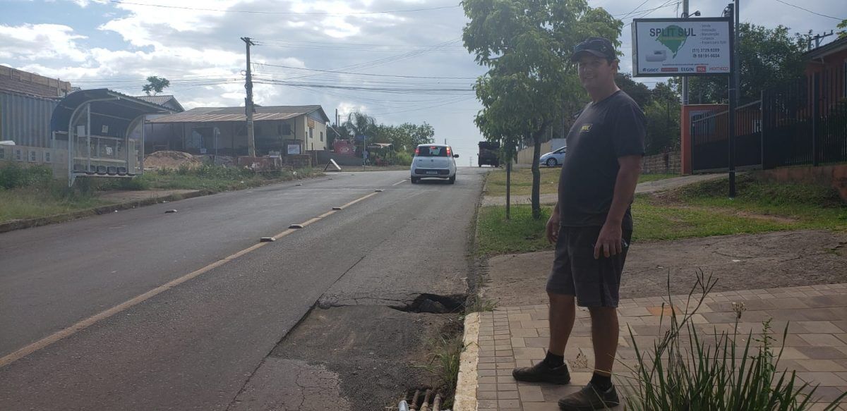 Buraco em avenida traz transtornos para moradores do Jardim do Cedro