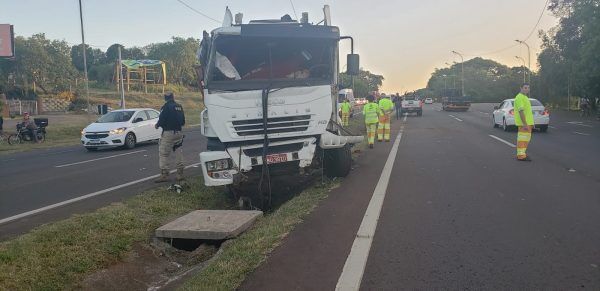 Acidente tranca pistas da BR-386 em Estrela