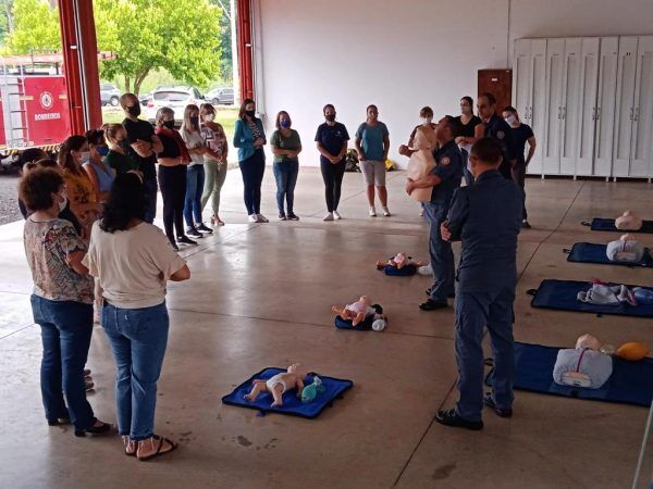 Professores participam de trinamento de atendimento pré-hospitalar e combate a incêndio