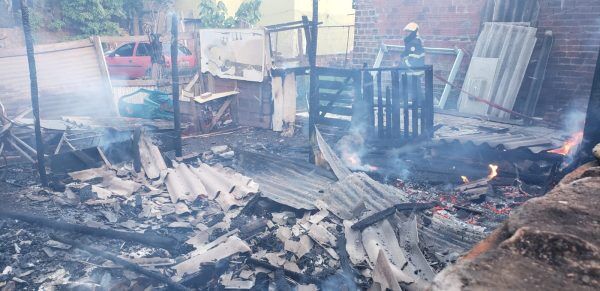 Fogo destrói casa no centro de Lajeado