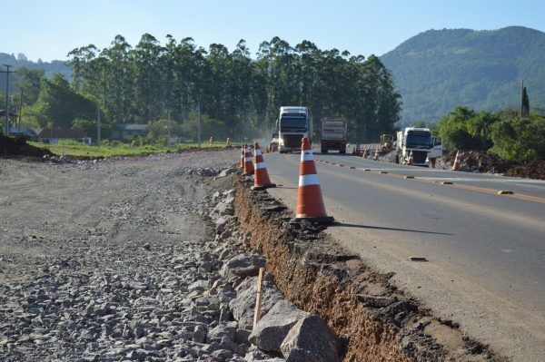 Duplicação avança e trecho é preparado para pavimentação