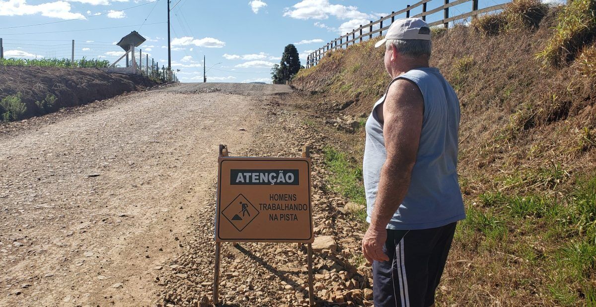 Área sem asfalto provoca debate entre comunidade e município