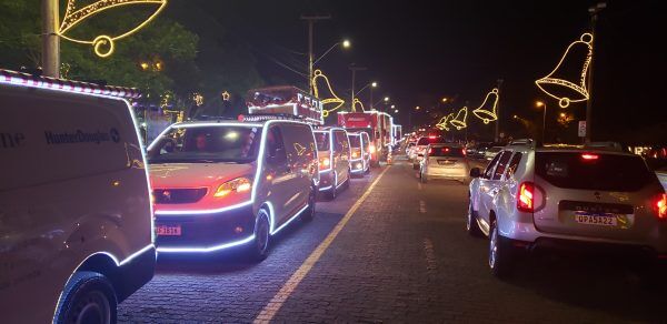 Caravana Iluminada encanta lajeadenses na noite do domingo