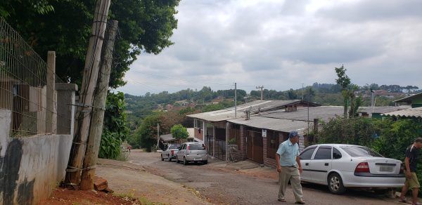 Ameaça de queda de poste preocupa moradores do Santo Antônio