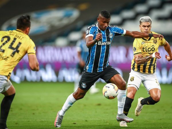 Grêmio começa reformulação pela defesa