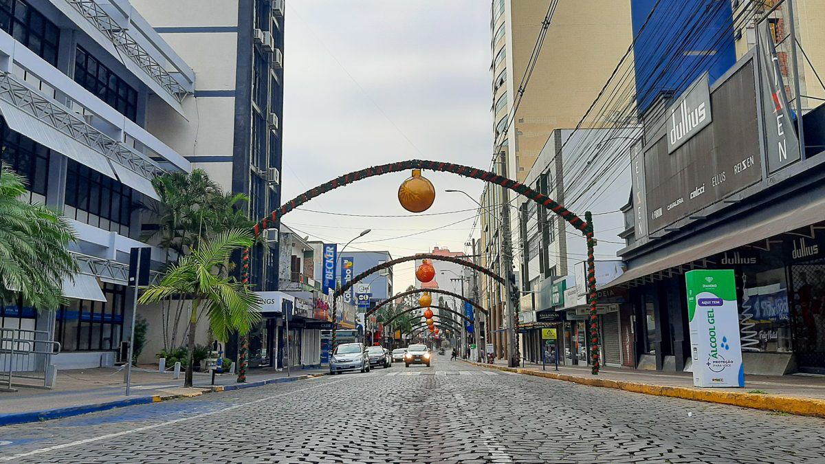 Calorão marca primeiro dia de verão no Vale