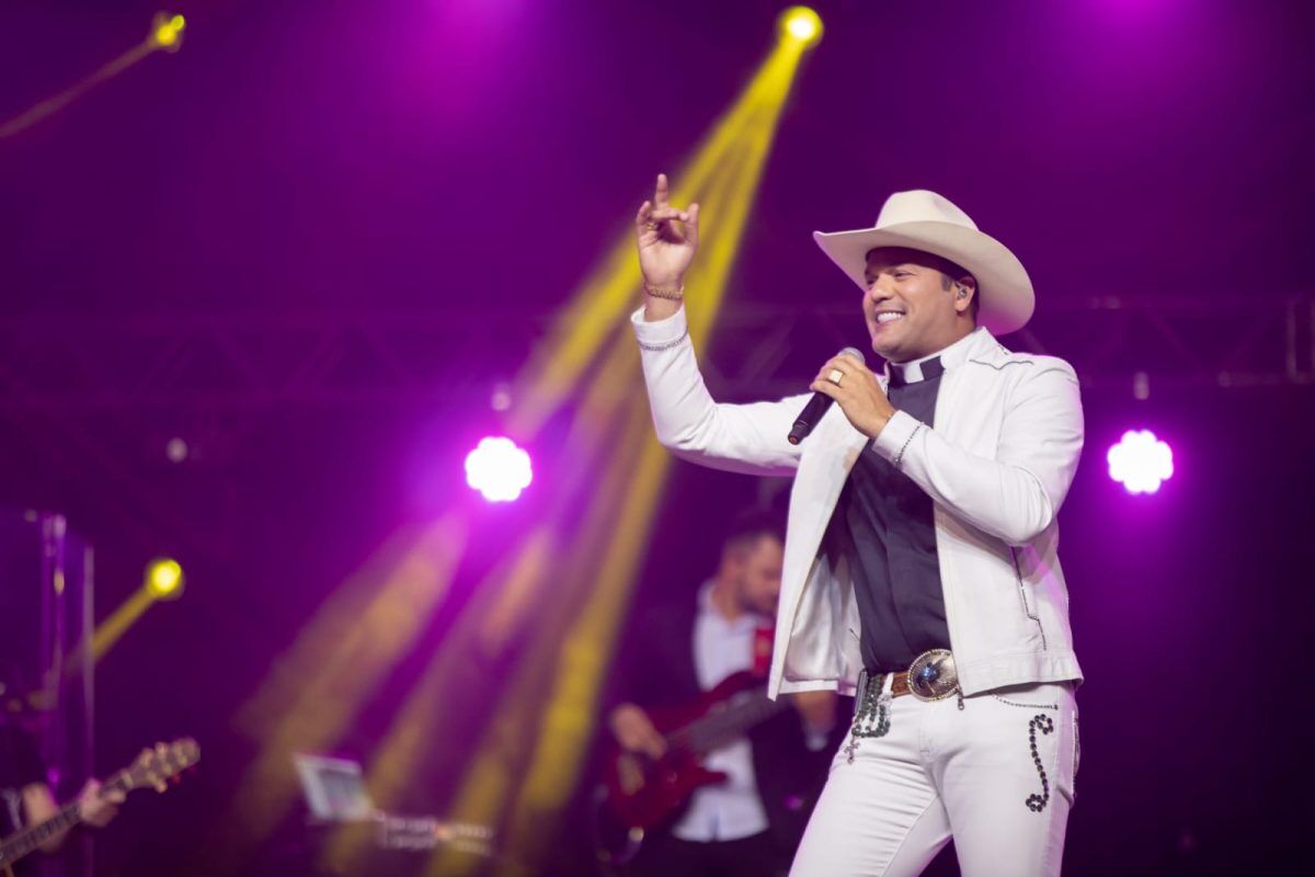 Padre Alessandro Campos sobe ao palco do Parque Princesa do Vale nesta quinta