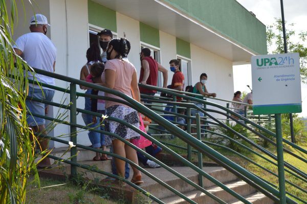 Casos ativos crescem no Vale e rede pública garante testes