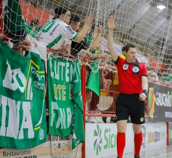 Fernando Henz é destaque no Gauchão de Futsal