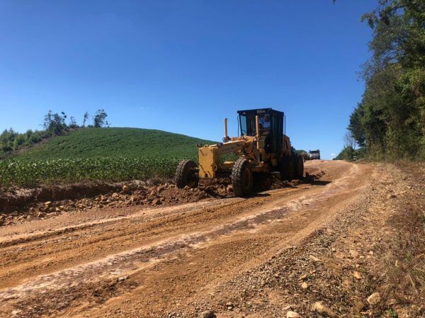 Governo de Arvorezinha promete recuperar todas as vias da área rural