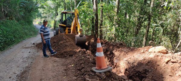 Travesseiro abre fontes de água no interior