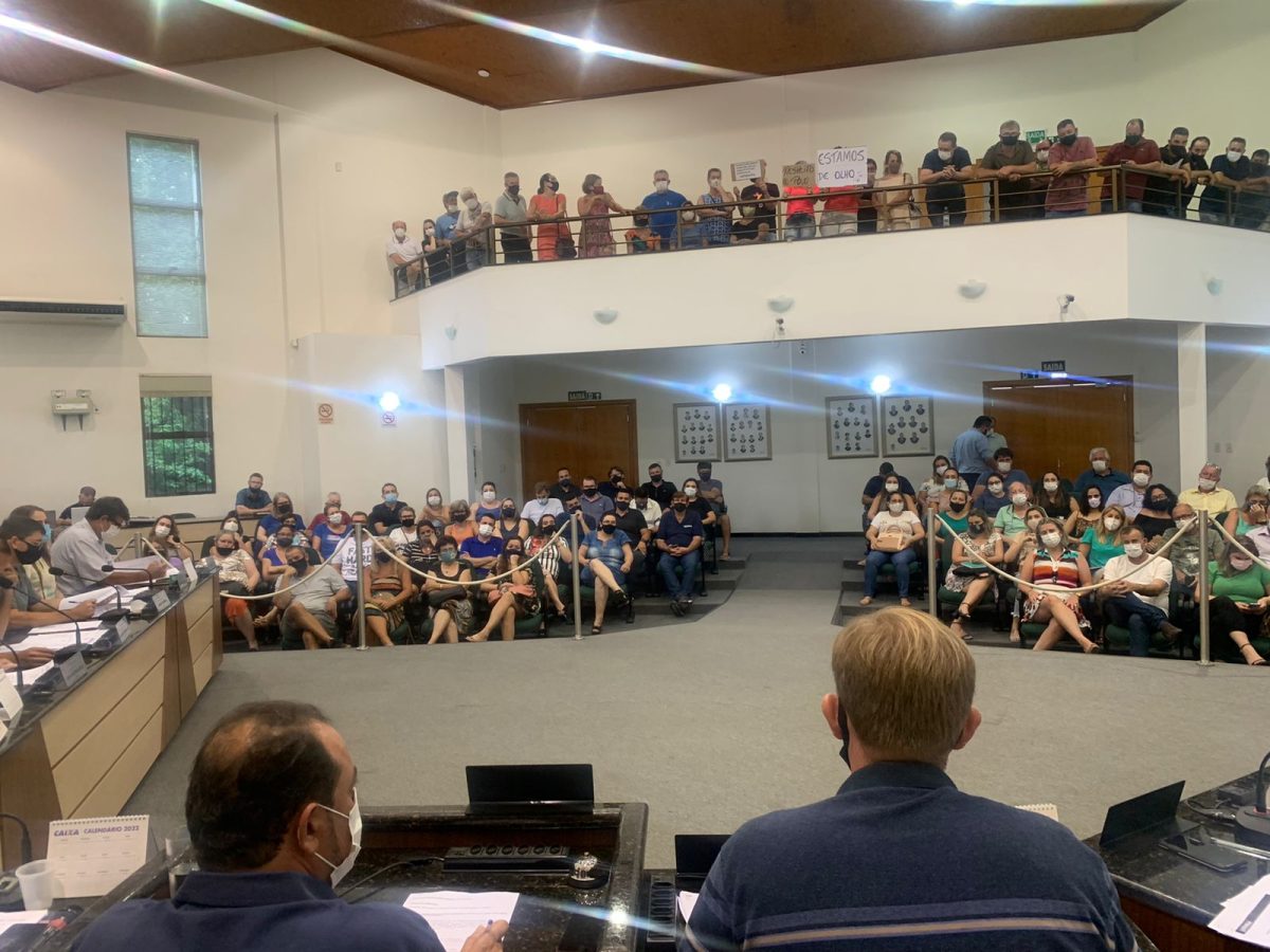 Vereadores de Estrela aprovam projeto que cria 28 cargos na prefeitura
