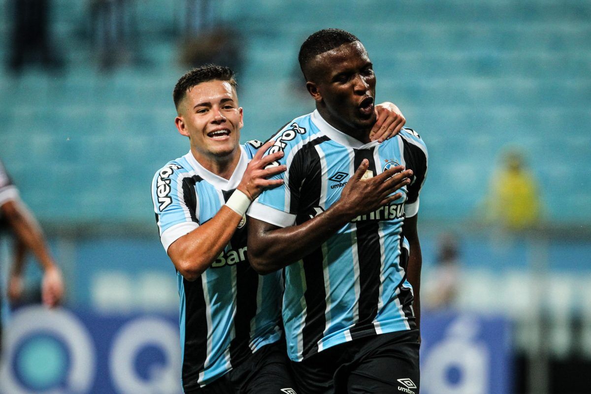 Elias brilha e Grêmio estreia com vitória no Gauchão