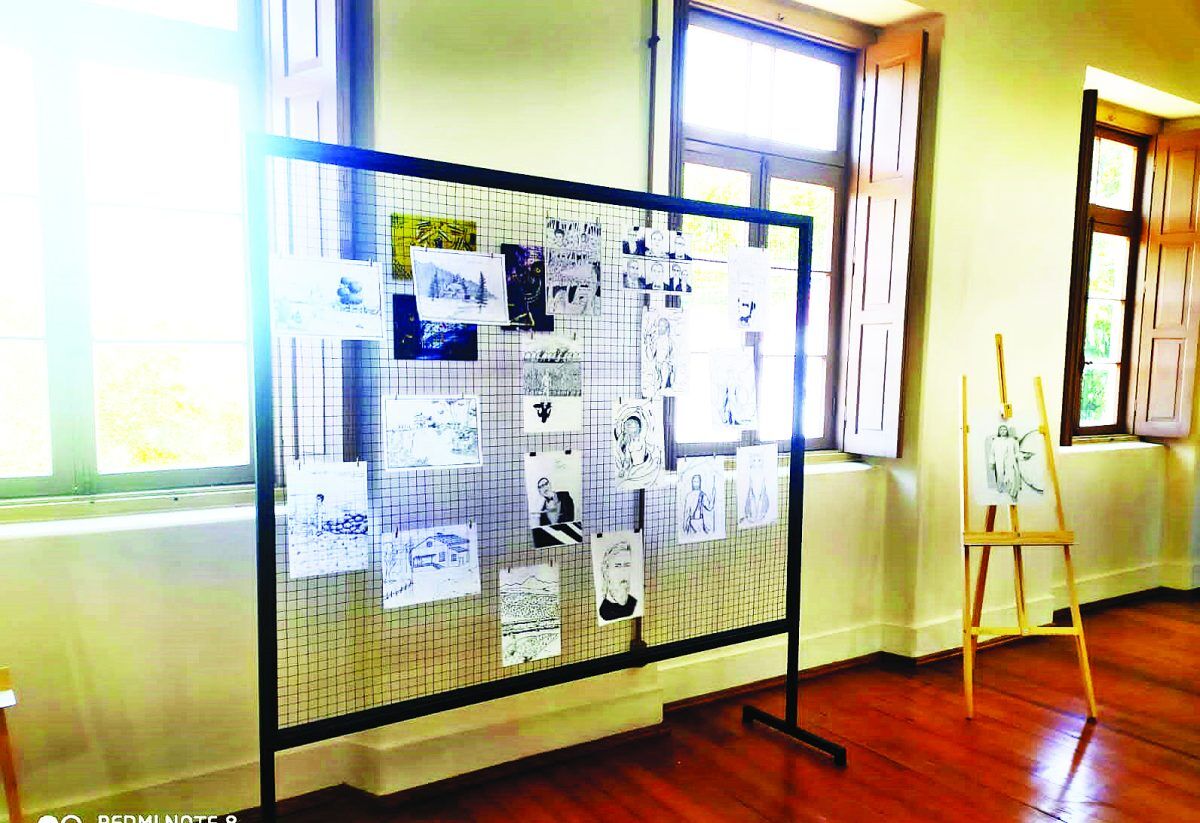 Exposição mistura desenho e realismo