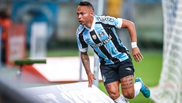 Grêmio vence e assume liderança