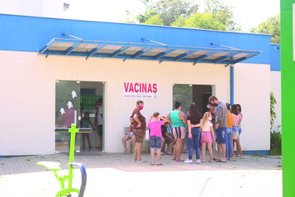 Encantado vacina mais de 80 crianças em cinco horas