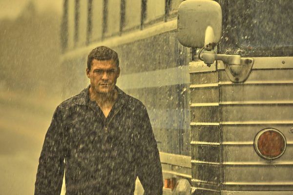 Muita ação com poucos recursos: conheça a série “Reacher”
