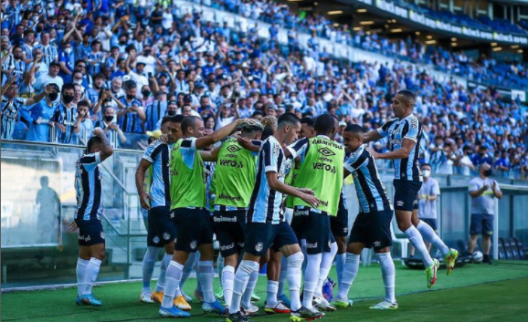 Na estreia de Roger Machado, Grêmio goleia o São Luiz