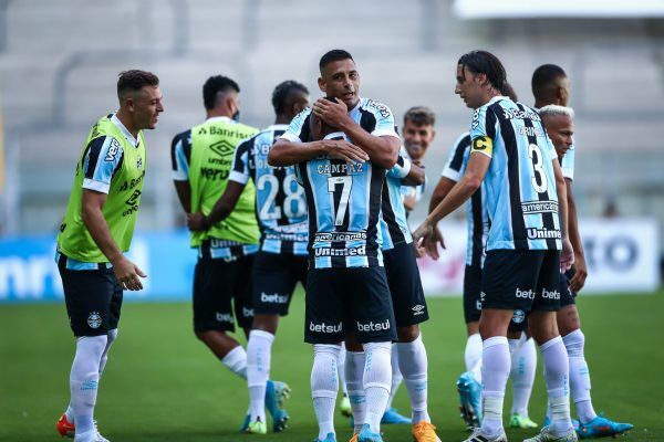 Time principal do Grêmio estreia com vitória contra o São José