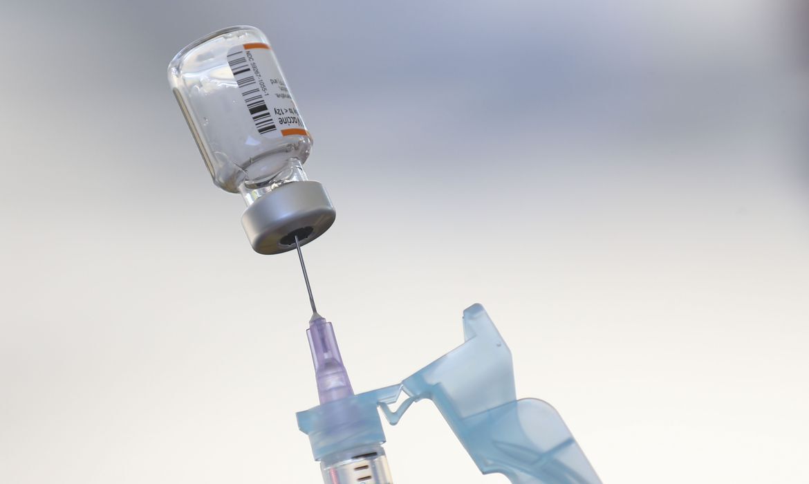 54 milhões de brasileiros ainda não receberam dose de reforço