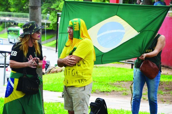 Bolsonaro em vantagem à presidência e eleitor indeciso para governador