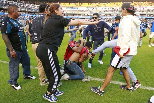 Brigas entre torcedores marcam o domingo no futebol