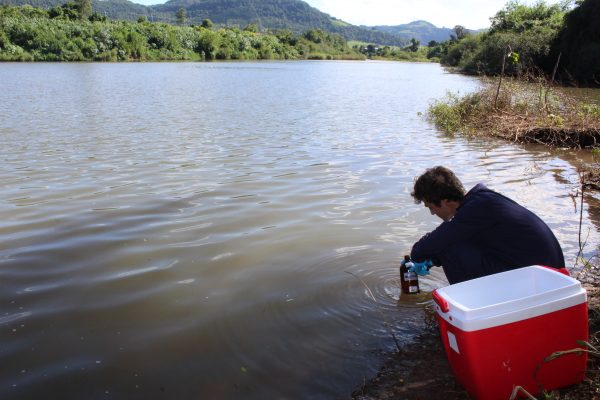 Projeto inicia coleta de água nos rios e arroios do Vale