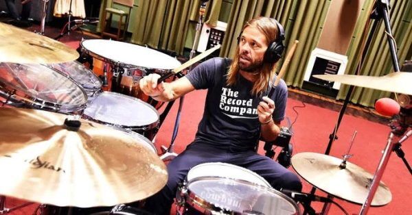 Morre baterista do Foo Fighters, aos 50 anos