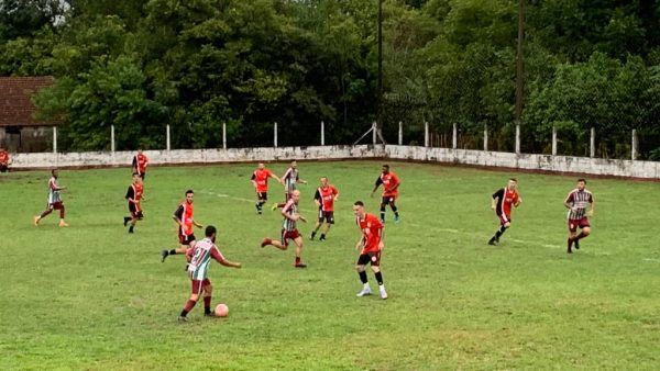 Chuva provoca adiamento de jogos em duas competições na região